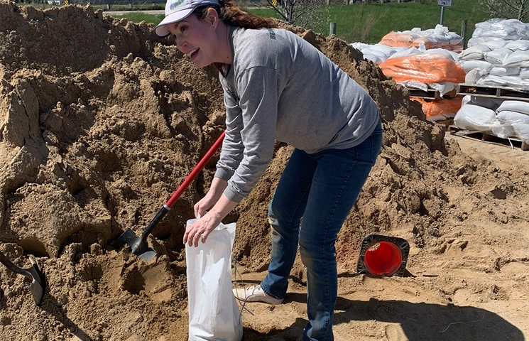 Blackhawk Volunteers Help Fight Flooding