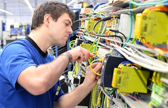 Blackhawk Apprentices Receive $54,000 in Tools of the Trade Scholarships